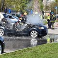 ФОТО | В Ласнамяэ сгорел неисправный автомобиль
