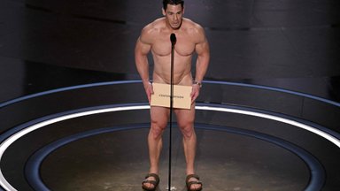 VIDEO | „Kas suudate ette kujutada, et alasti mees jookseks lavale?“ Oscarite galal ilmus lavale paljas staar