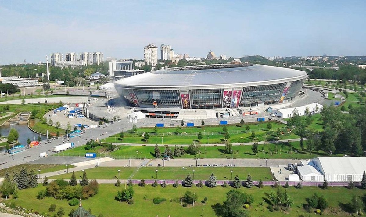 Donbass arena: 400 miljonit dollarit maksma läinud staadion on ühtlasi linna populaarseimaid ööelukeskusi. (Foto: Tiina Toomet)
