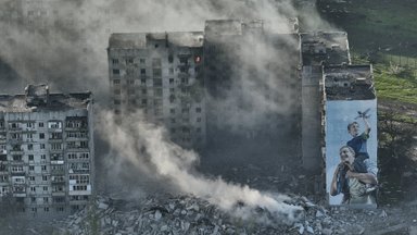ВОЕННЫЙ ДНЕВНИК (438-й день) | Россия усилила ракетные удары по Украине, в Киеве заявляют о перегруппировке сил РФ под Бахмутом