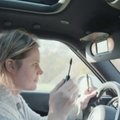 FOTOD | ETV näitas, kuidas Harriet Toompere auto juhtimise ajal endale meiki teeb