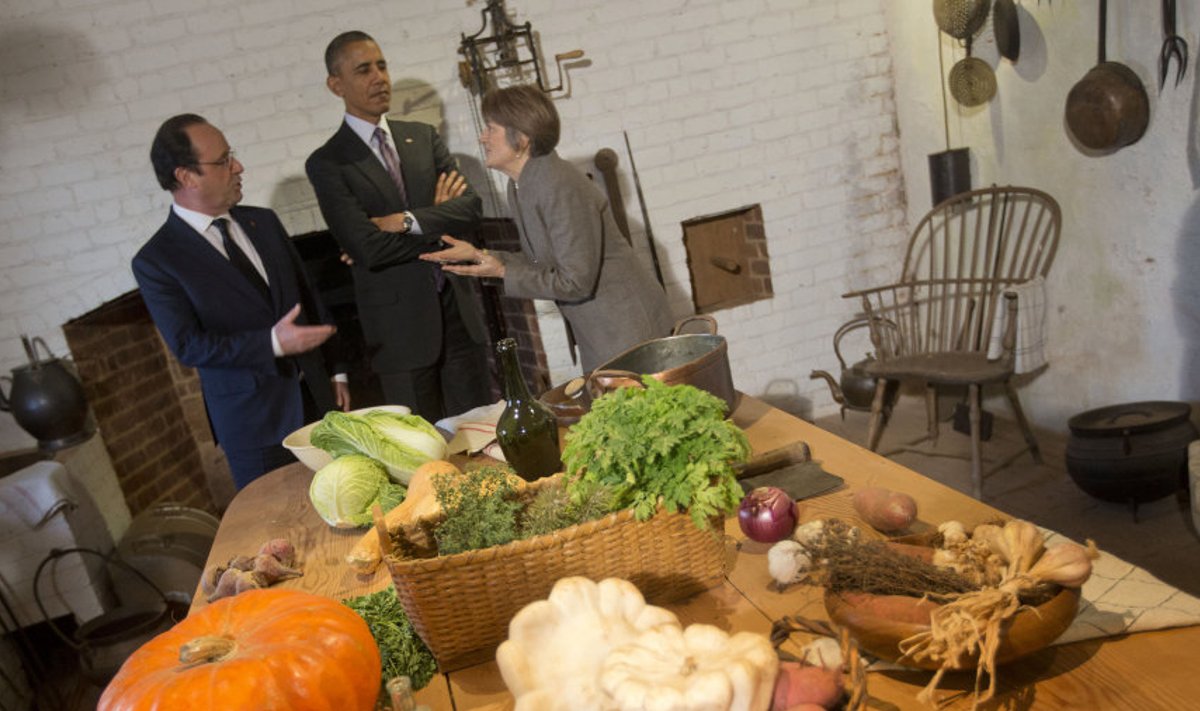 Pildil ei ole François Hollande’i auks antud dinee, vaid köök frankofiilist USA presidendi Thomas Jeffersoni majamuuseumis, mida Barack Obamale (keskel) ja Hollande’ile (vasakul) tutvustati. 