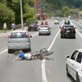 Mis kõik Street View autodel kaamera ette ei jää: mootorrattur sõidab autole otsa ja põgeneb