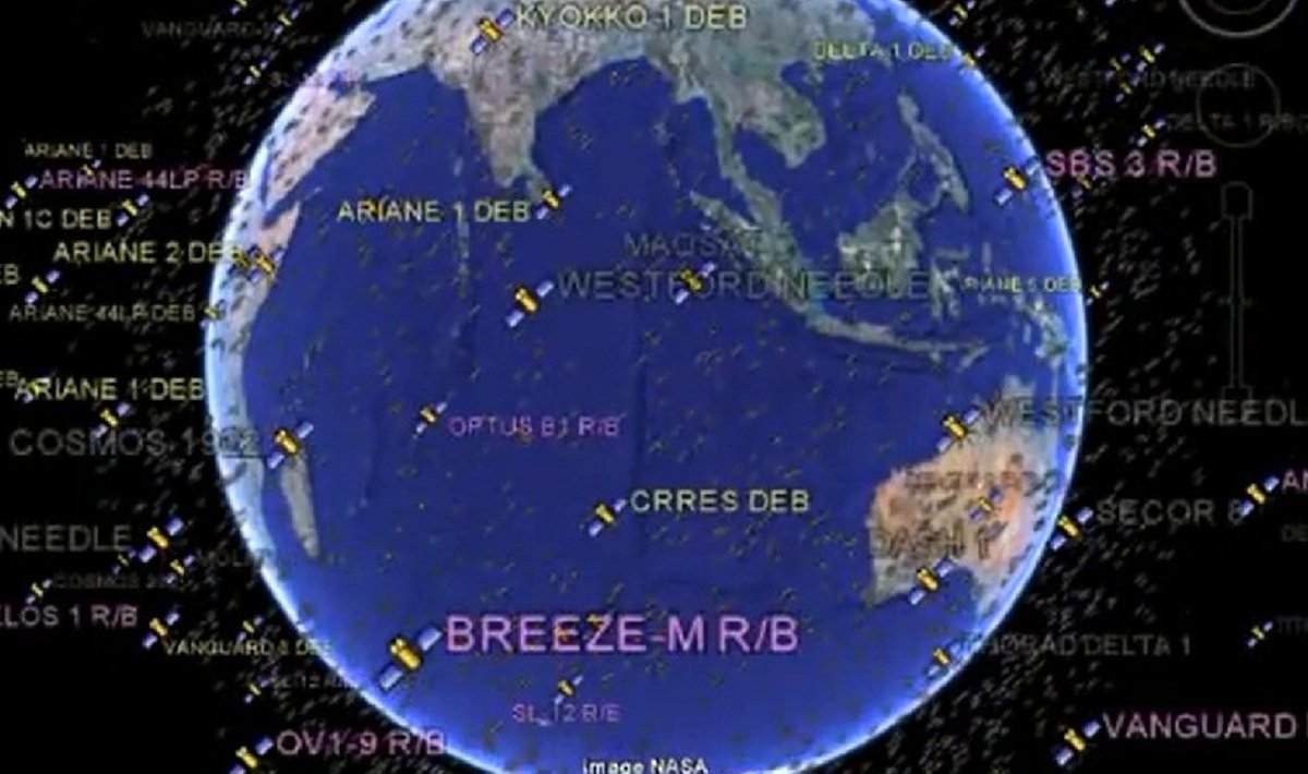 Google Earth võimaldab näha ligemale 13 000 satelliidi või -tüki asukohta orbiidil.