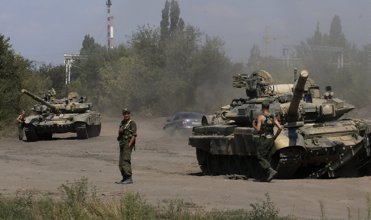 Russian soldiers are pictured next to tanks in Kamensk-Shakhtinsky, Rostov region, near the border with Ukraine, August 23, 2014.