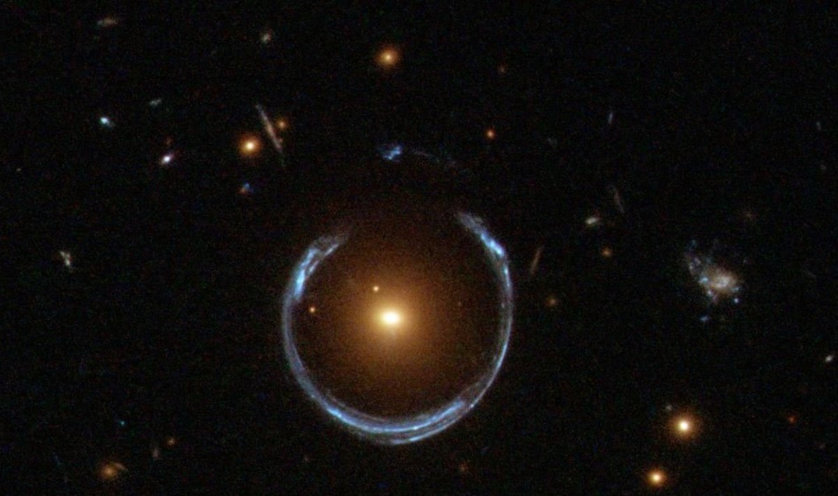 Üks varasem Einsteini rõngas. Foto: ESA/Hubble & NASA