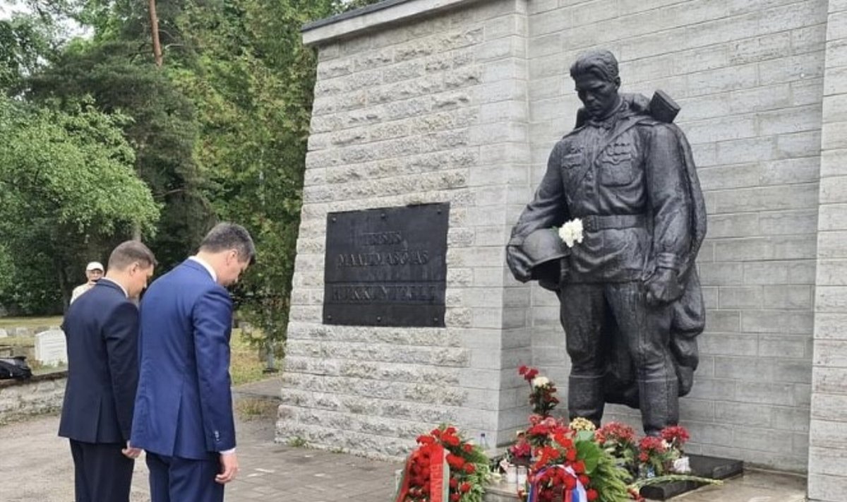 БРОНЗОВЫЙ СОЛДАТ: 22 июня представители посольств России и Беларуси вновь использовали эстонский памятник павшим воинам для распространения своей пропаганды.