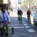 FOTOD: Savisaar sõitis Tel Avivis jalgrattaga