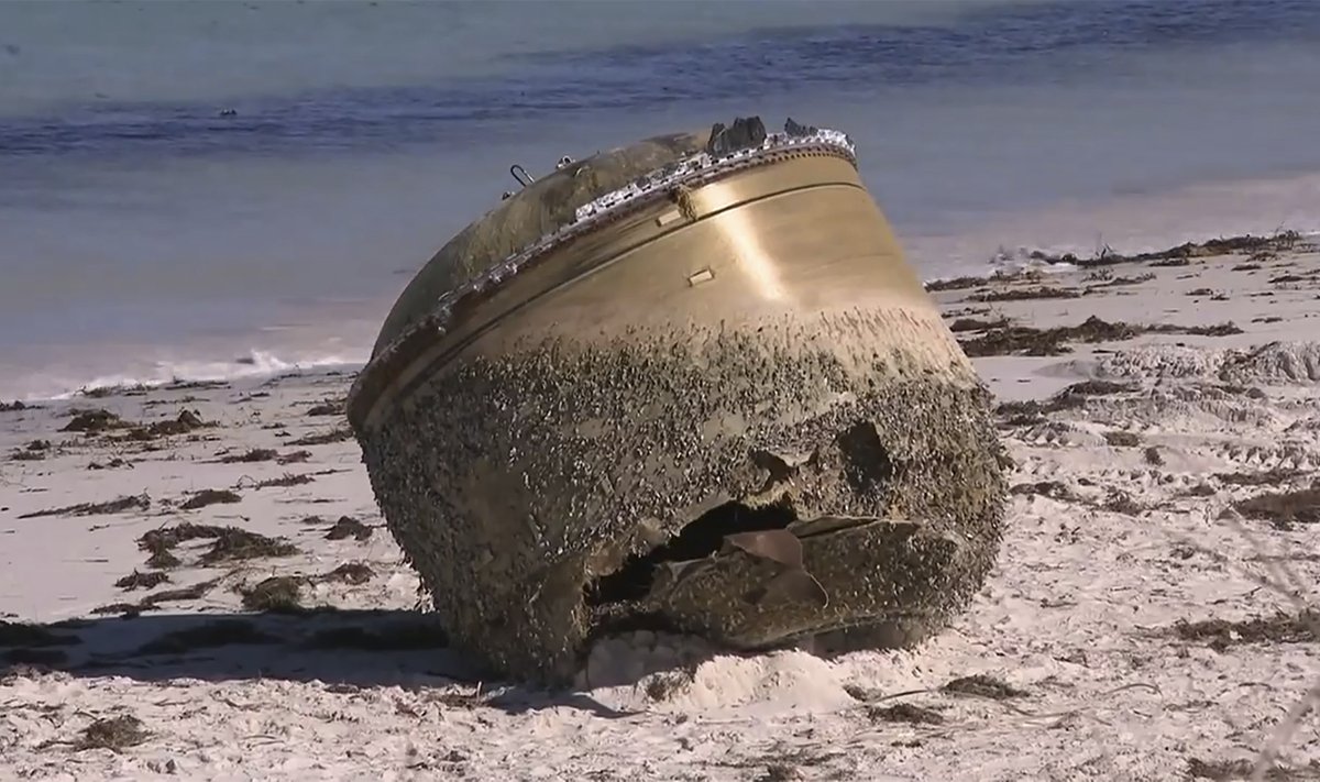 Tundmatu objekt Austraalia rannas, 250kg Perthist põhja pool