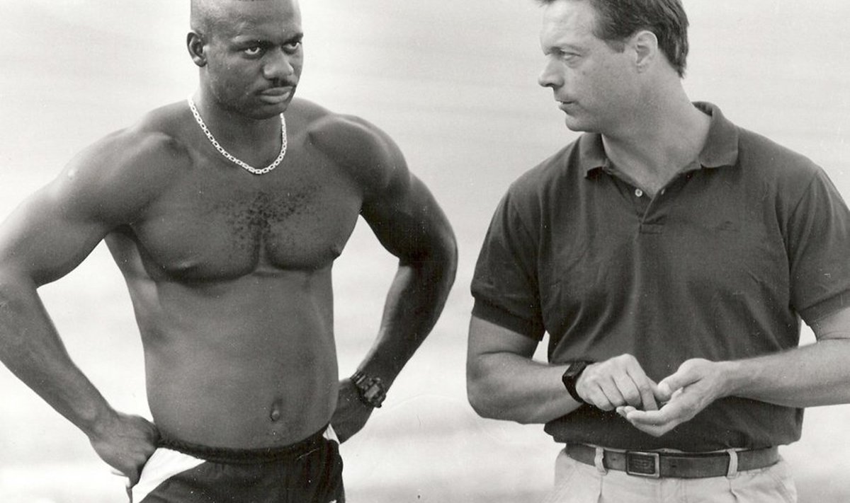 Athletics coach Charlie Francis (R) of Canada talks with sprinter Ben Johnson during a workout in Toronto in this July 1988 file photo. Francis, the disgraced former coach of scandal-plagued Canadian sprinter Johnson, died on May 12, 2010 after a five-year battle with cancer.   REUTERS/Gary Hershorn   (CANADA - Tags: SPORT ATHLETICS OBITUARY)