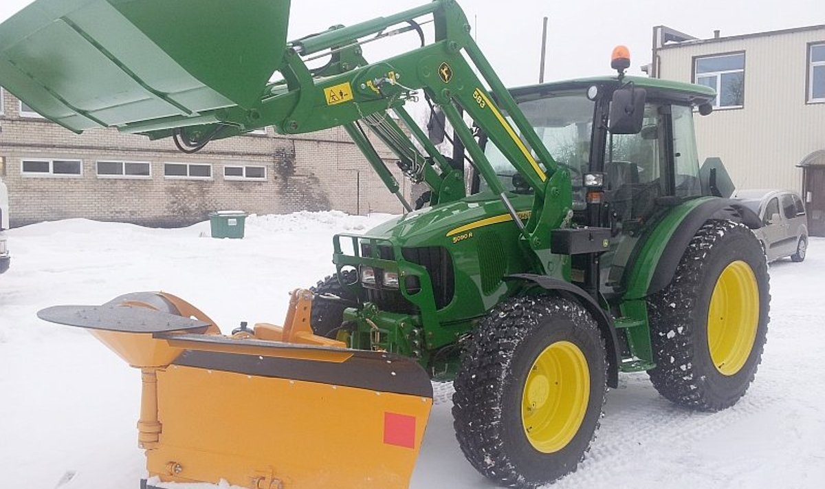 Iivakivi uus „John Deere“ multifunktsionaalne traktor