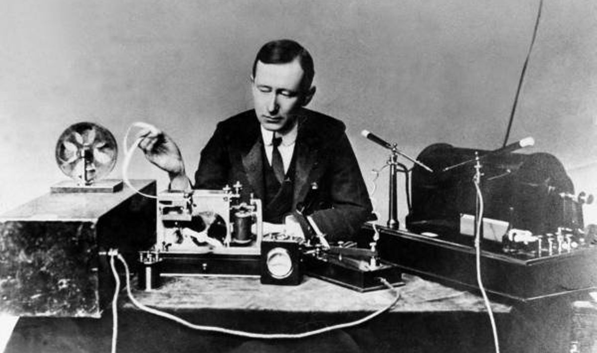 Guglielmo Marconi oma leiutatud raadioga