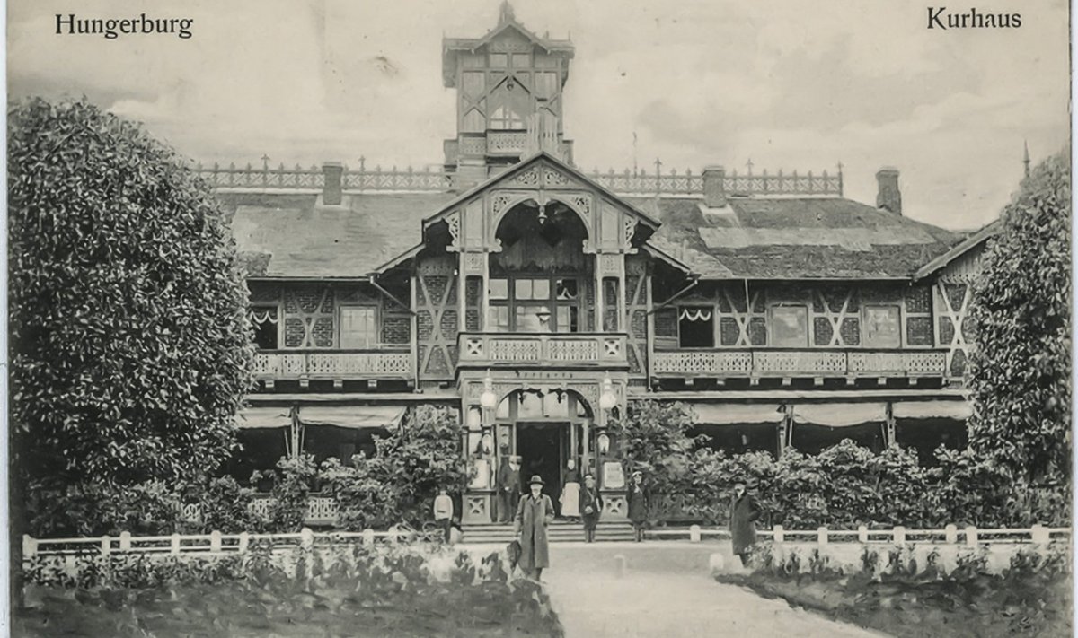 Первый Курзал Нарва-Йыэсуу был построен в 1881-1882 годах. Уничтожен в результате пожара в 1910 году.