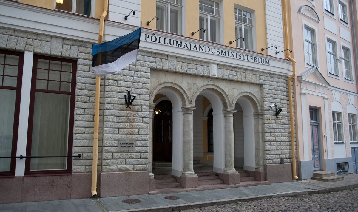 See Tallinna vanalinnas Laial tänaval asuv maja, kus pea 90 aastat on olnud ministeerium, läheb nüüd müüki.