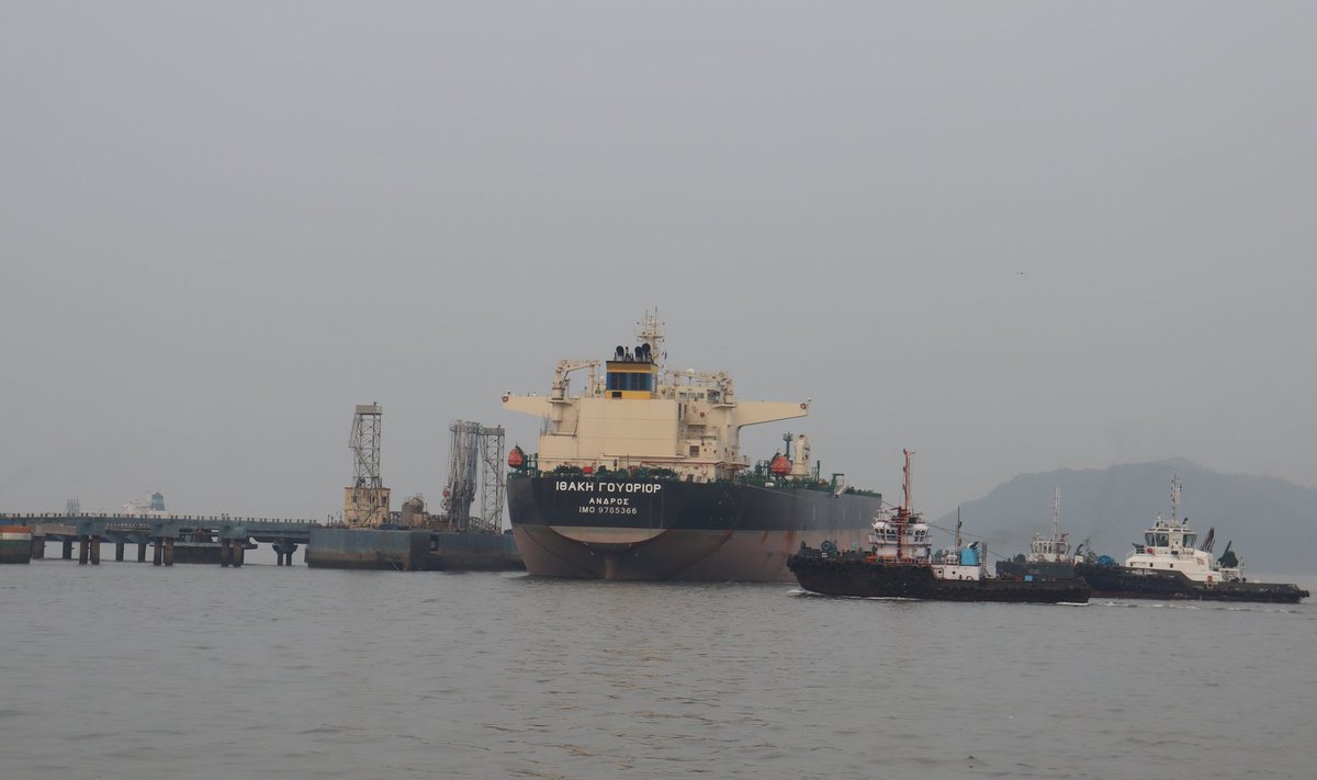 Vene naftatanker Mumbais, Indias.
