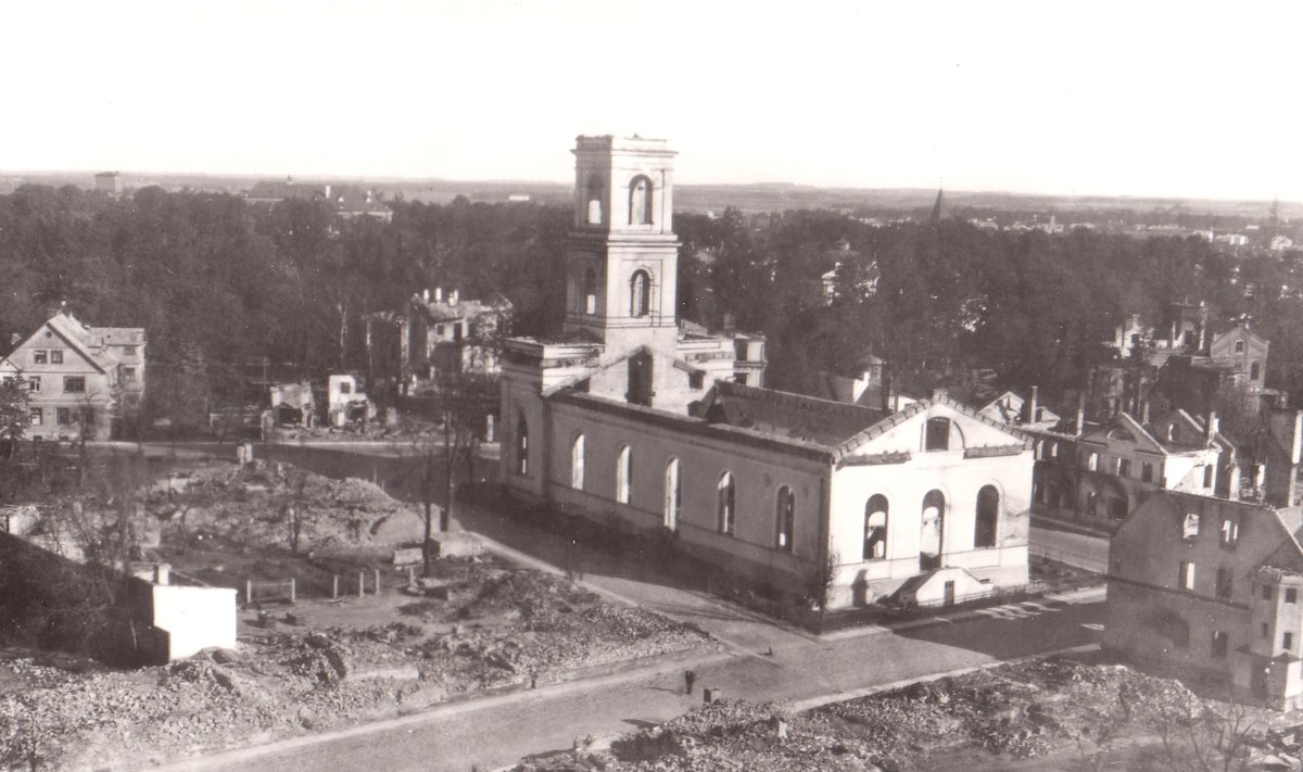 1941: Hävinenud Maarja kiriku varemed.