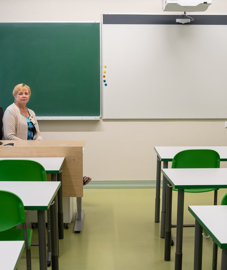 Tartu Miina Härma gümnaasiumi direktor Ene Tannberg ütles, et kui õpilased koroona tõttu taas koju jäävad, võivad õpetajad liigse koormuse tõttu hakata lahkumisavaldusi esitama.