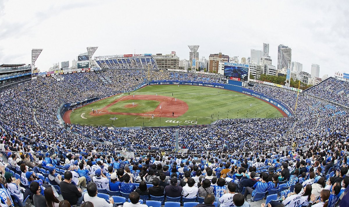 Inimkatsetel osalenud fännid Yokohama staadionil.