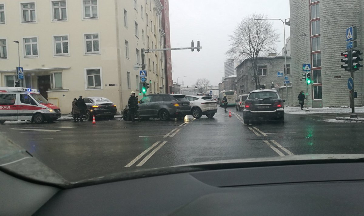 autoõnnetus Tallinnas Gonsiori ja Pronksi tänava nural