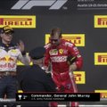 Kas panid tähele? Ameeriklased kiidavad Kimi Räikköneni poodiumil tehtud žesti, mille peale teised esikolmikumehed ei tulnud