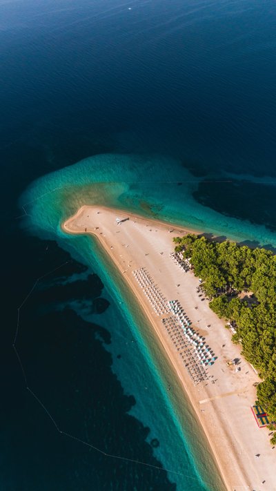 Zlatni Rati kuju muutub hoovuste ja tuulepuhangute tõttu tihti.