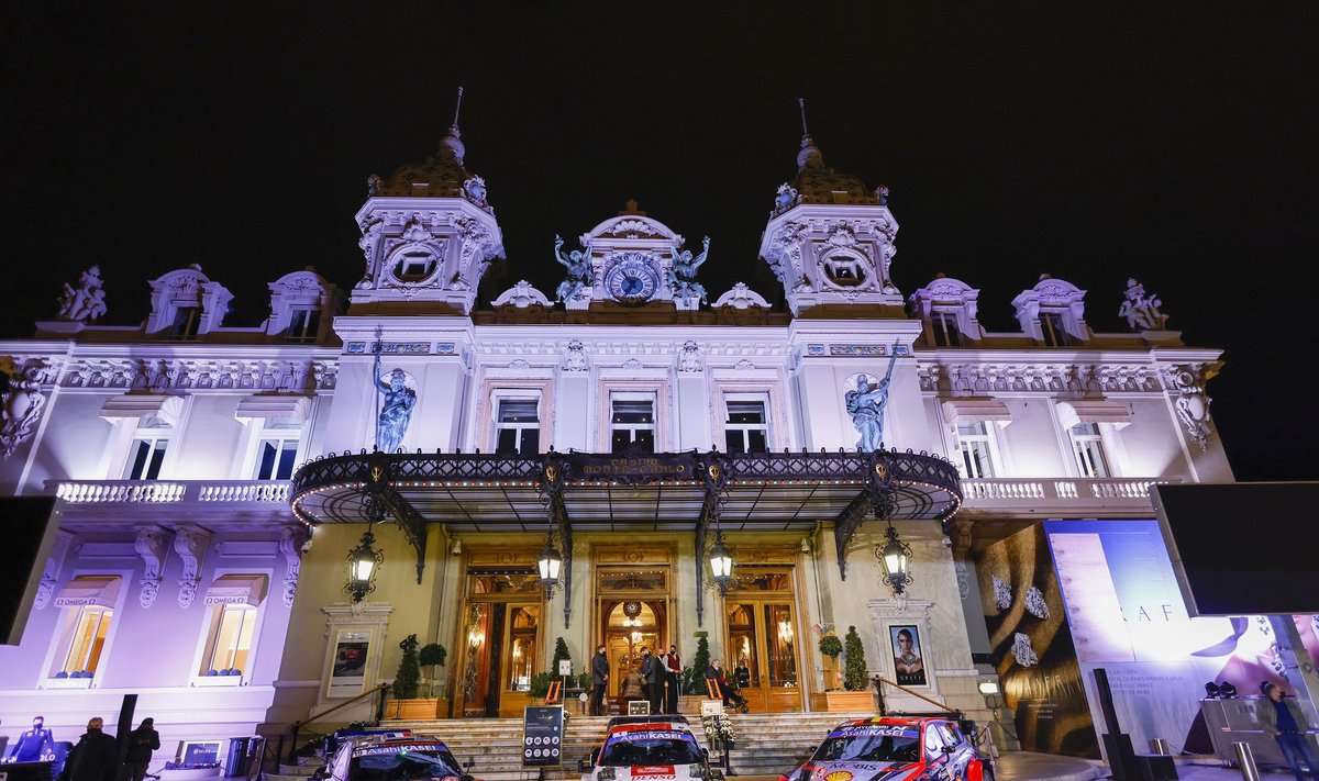 Rally1 hübriidautod legendaarse Monte Carlo kasiino taustal