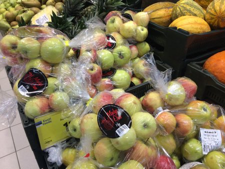 Veterinaar- ja toiduamet käskis lettidelt ära korjata kõik õunad, millega Mulgi Õun kauples, kuid suur osa oli juba müüdud.
