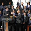 VIDEO: NBA meisterklubi Valges Majas. Lahkuv president Barack Obama viskas LeBron Jamesi kulul nalja