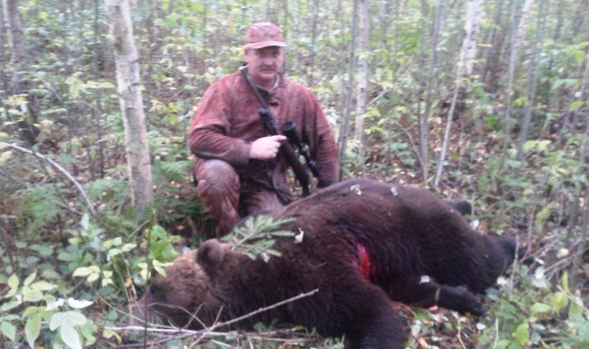 Ain Lauringson küttis septembri eelviimasel nädalal 315 kg kaalunud karu. 