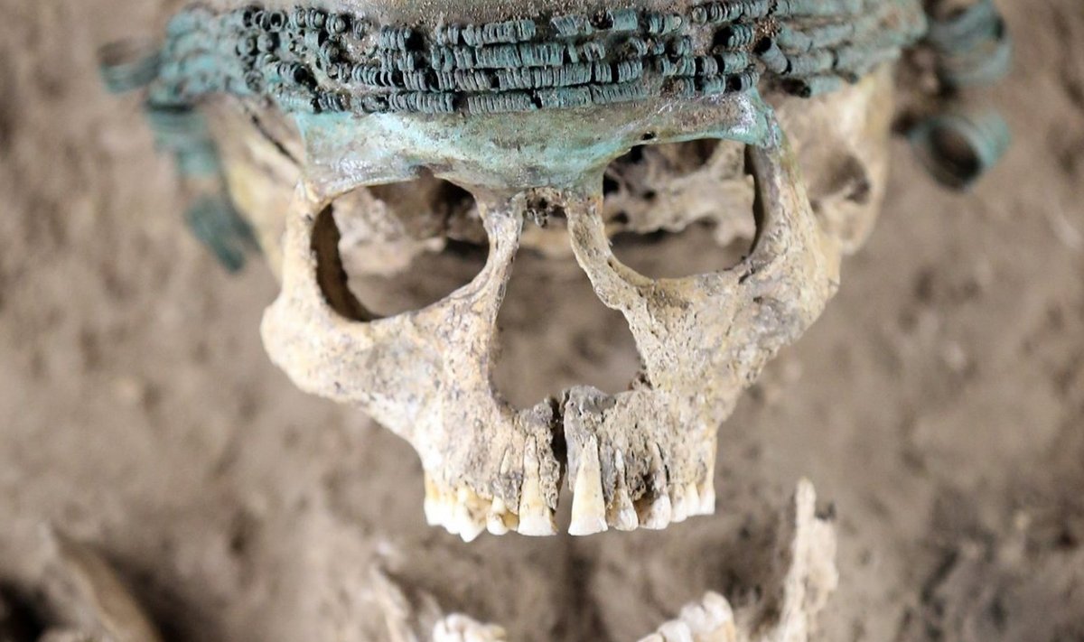 Pronksiaja naise skelett.