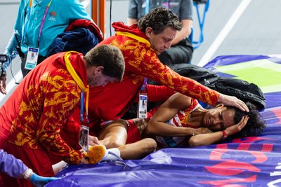 Väga valus lõpp. Hispaania mitmevõistleja Maria Vicente viievõistlus lõppes kõrgushüppes, kus sportlane õnnetult jalga vigastas. 