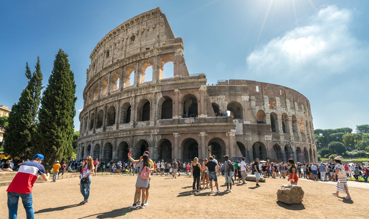 Roomas asuvat Colosseumi amfiteatrit külastab igal aastal tuhandeid turiste.