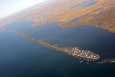 Kivalina küla Alaskal ähvardab lähemal ajal kliimamuutustest tingitud ookeani veetaseme tõusu tõttu uppuda