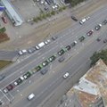 DELFI FOTOD JA VIDEO: Meeleavaldusele sõitvate põllumeeste traktorite hiigelkolonn jõudis Tallinna tänavatele