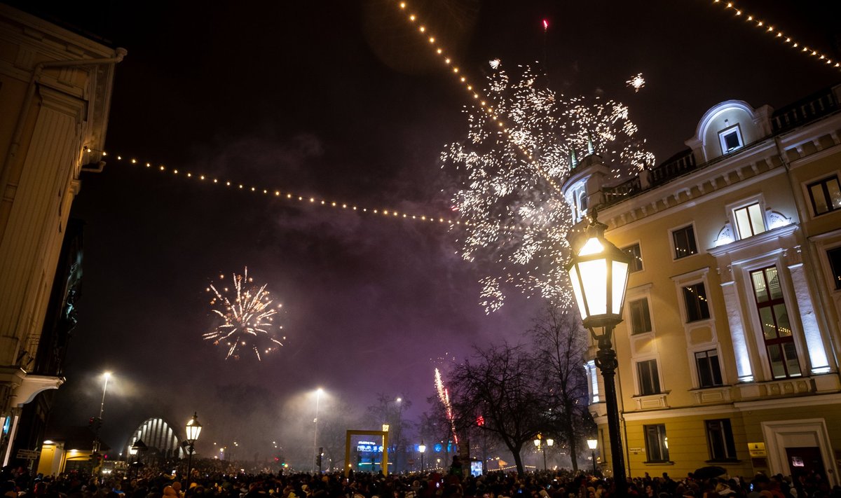 В последние годы Тарту не отмечал встречу нового года салютом, горожане запускают фейерверки по собственной инициативе.