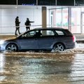 Сезонное напоминание: сильный дождь может стать причиной серьезного ущерба автомобилю. Как вести себя при затоплении