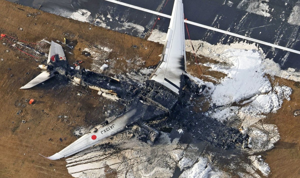 Japan Airlinesi reisilennuki vrakk