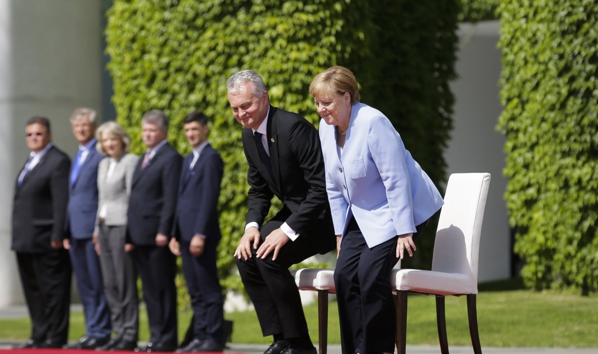 Värisemisvastane abinõu. Saksa liidukantsler Angela Merkel alustas sel nädalal Leedu uue riigipea Gitanas Nausėda ametlikku visiiti koos külalisega istudes.
