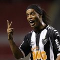 VIDEO: Täiuslikkus: Ronaldinho lõi karistuslöögist taas imelise värava