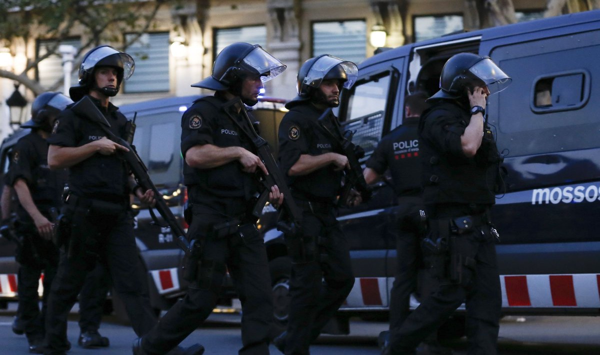 Hispaania politseinikud Barcelona terrorirünnaku järel