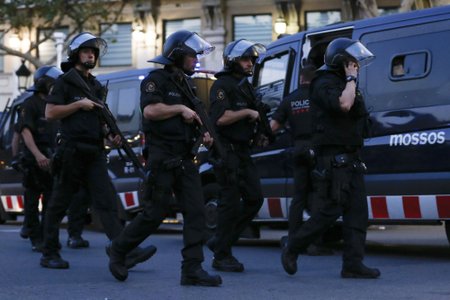 Hispaania politseinikud Barcelona terrorirünnaku järel
