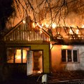 ФОТО: В ночь на субботу в Вильяндимаа сгорел хутор, один человек погиб