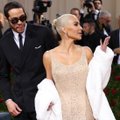 VIDEO | Eksperdid tegid Monroe kleiti kandnud Kim Kardashiani maatasa: kangas ja õmblused on nüüd välja venitatud