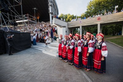 Народные костюмы во всей красе!