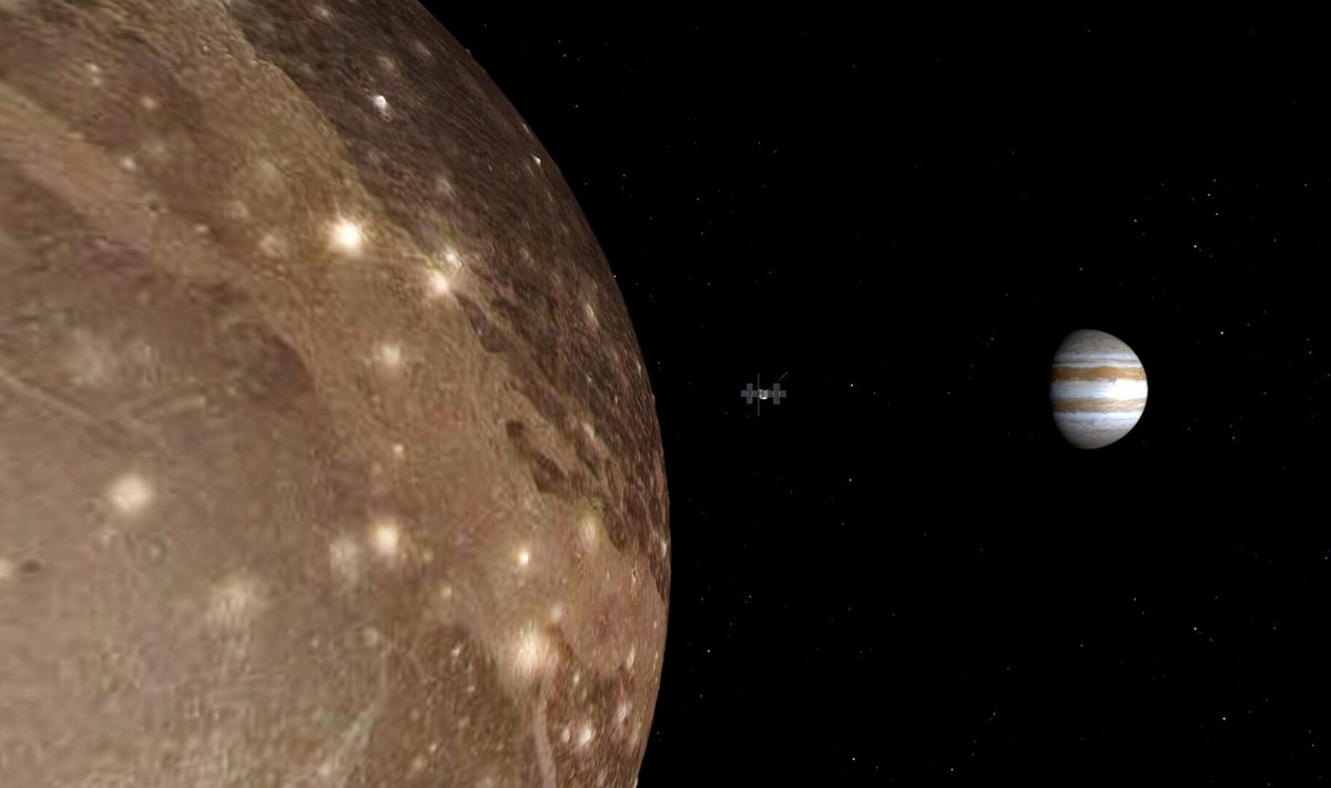 JUICE Ganymedese kohal, eemal paistab Jupiter. Kunstniku illustratsioon