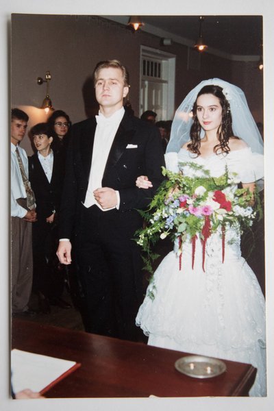 Irina ja Alar Haagi pulmad 2. oktoobril 1992. Nad kohtusid Alari sünnipäeval, kui Irina oli 19-aastane. „Järgmisel päeval kolisin Alari juurde sisse. Milleks oodata, kui inimene meeldib?” naerab ta ja kinnitab, et nende abielu on olnud väga õnnelik.