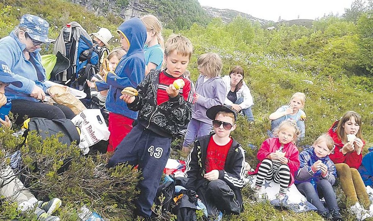 Vabatahtlikud korraldavad Eestist saabunud lastele muu hulgas retki Norra loodusesse.