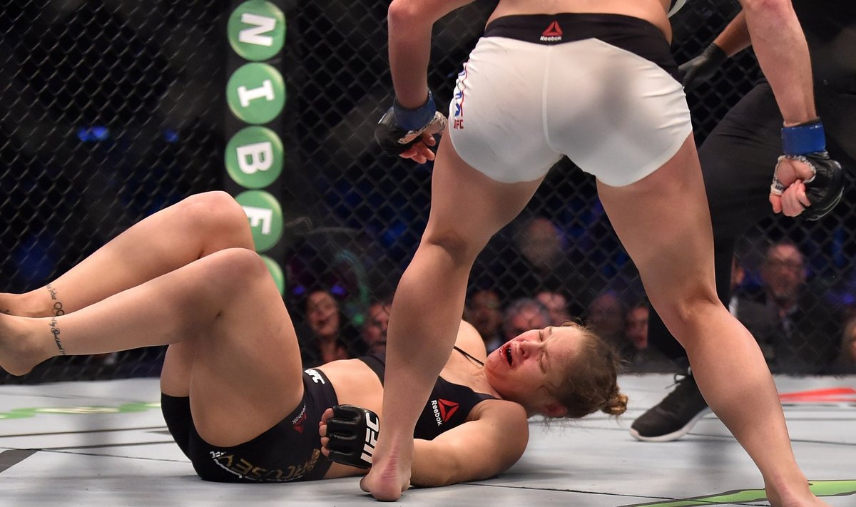 Ronda Rousey vs Holly Holm 