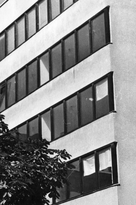 Tallinna vanalinnas Harju ja Müürivahe tänava nurgal asuva Maaehitusprojekti projekteerimisinstituudi peahoone hoovipoolne juurdeehitus. Arhitektid Toomas Rein ja Veljo Kaasik. Maja valmis aastal 1967.