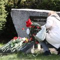 ФОТО | Люди усыпали цветами мемориал на кладбище Маарду 